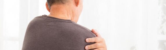 How Chiropractic Care Relieves Shoulder Pain in Chicago