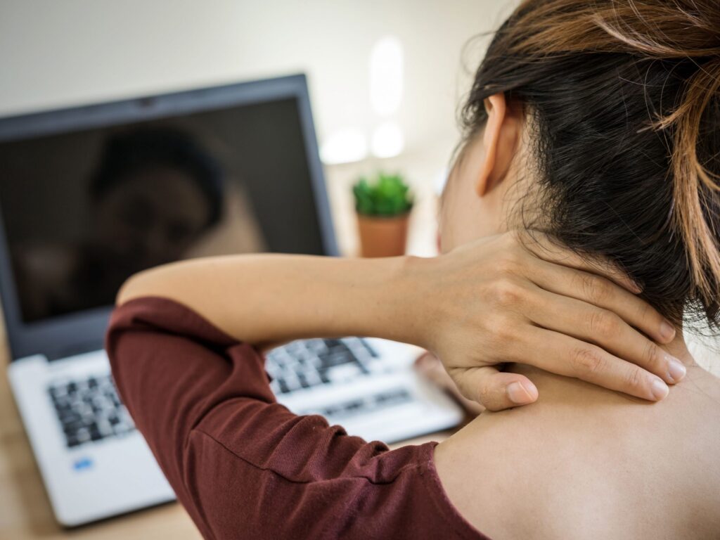 Understanding the Common Reasons for Neck Pain in Chicago