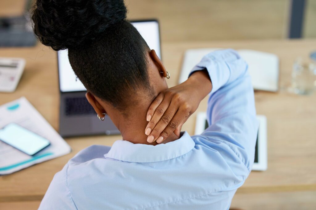 Chiropractor for Pain Between Shoulder Blades in Chicago: Neck, Posture & Upper Back