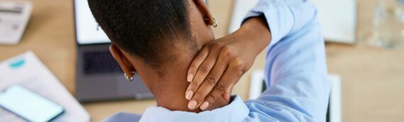 Chiropractor for Pain Between Shoulder Blades in Chicago: Neck, Posture & Upper Back